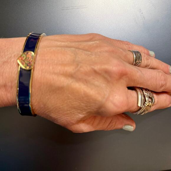 Vera Bradley Lola Heart Black Enamel Hinged Bracelet - Picture 7 of 9